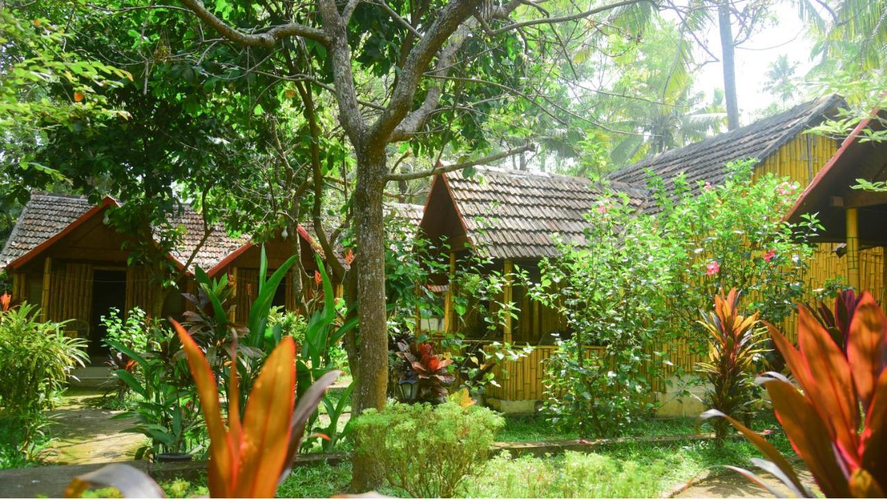 ורקלה Savithri Inn Cottage מראה חיצוני תמונה