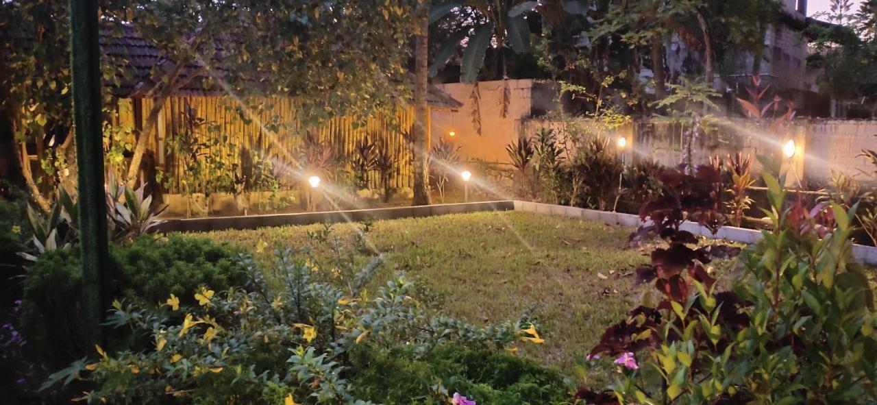 ורקלה Savithri Inn Cottage מראה חיצוני תמונה