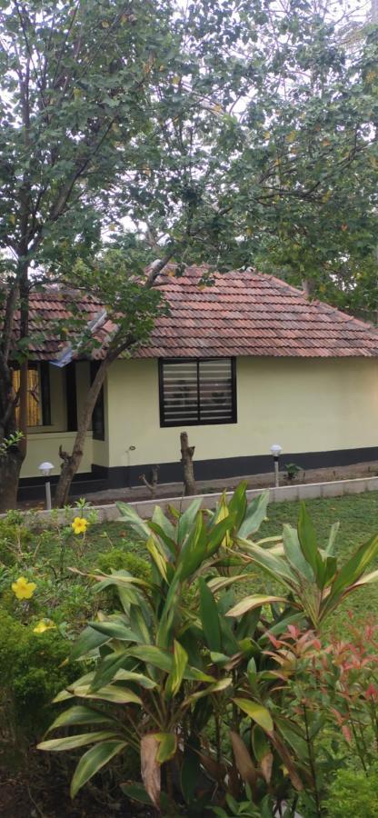 ורקלה Savithri Inn Cottage מראה חיצוני תמונה